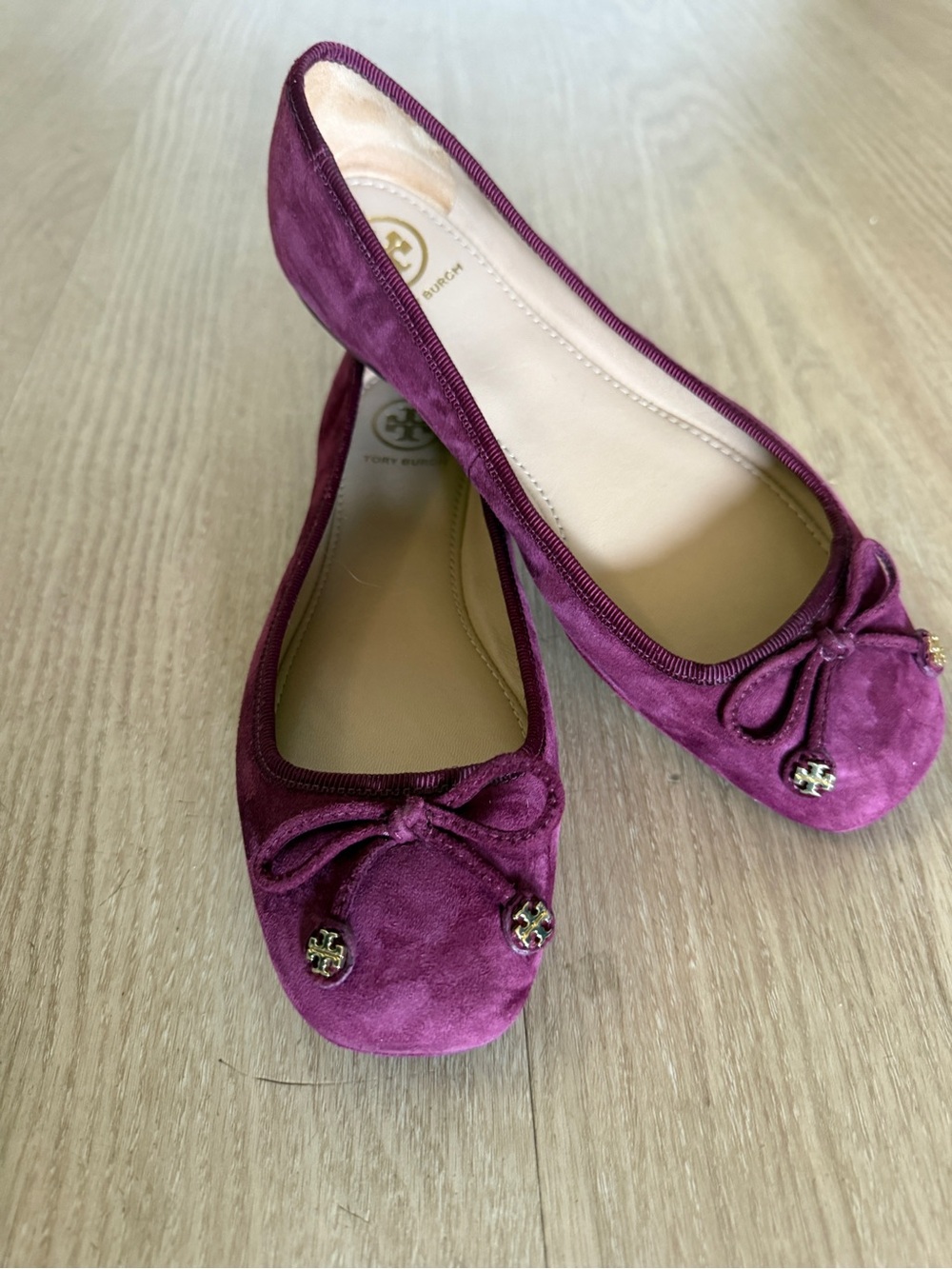 Tory Burch Burgundy Suede Ballet Flats Gold Logo Bow Slip On Shoes Women’s 6.5